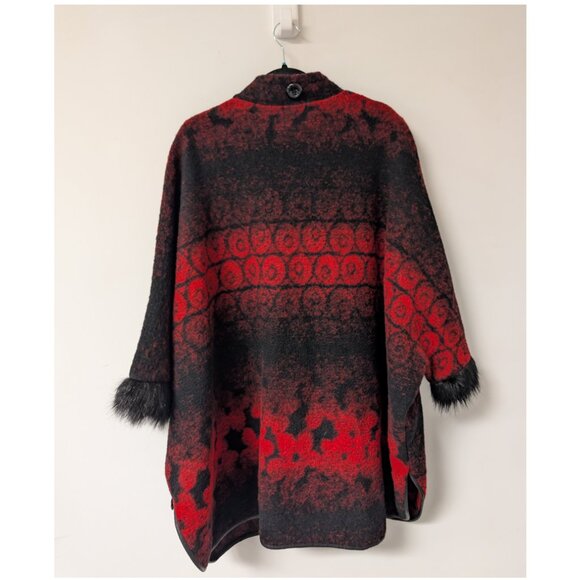 Made in Italy wool faux fur cape - Picture 3 of 10